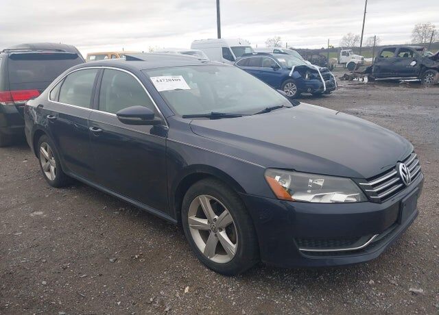 2012 VOLKSWAGEN Passat