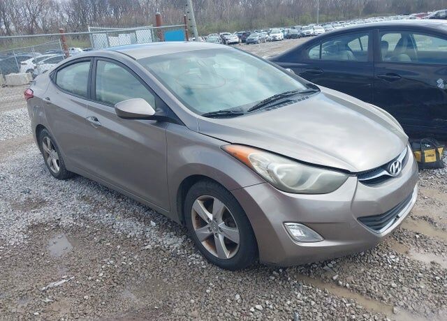 2013 HYUNDAI Elantra