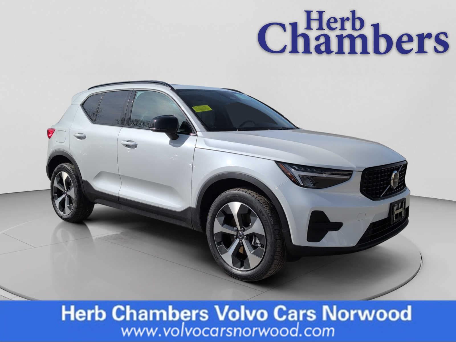 2026 VOLVO XC40