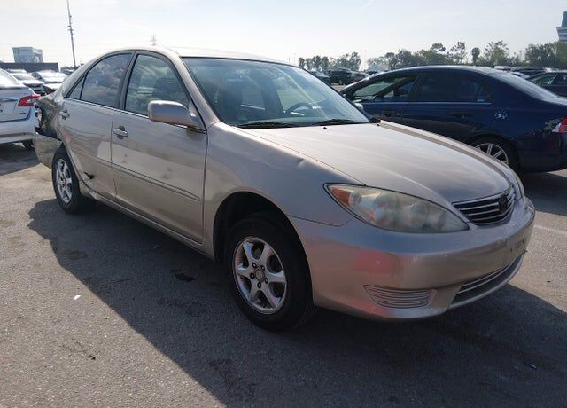 2005 TOYOTA Camry