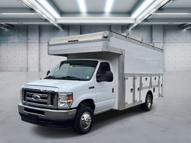 2022 FORD E-450