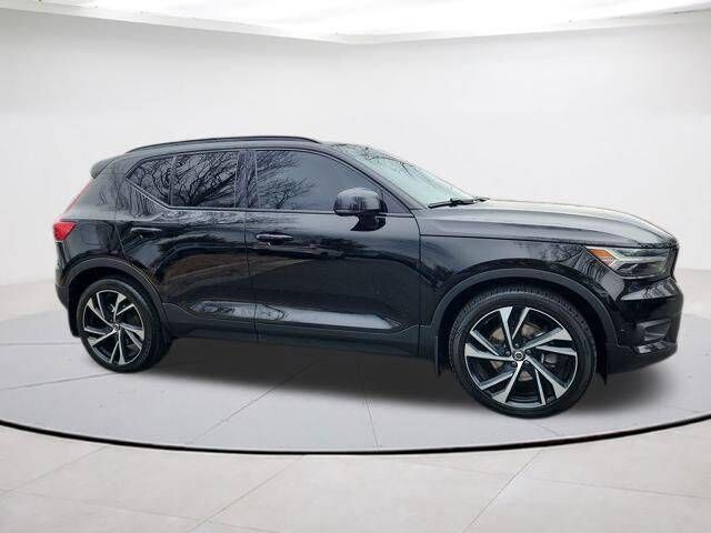 2019 VOLVO XC40