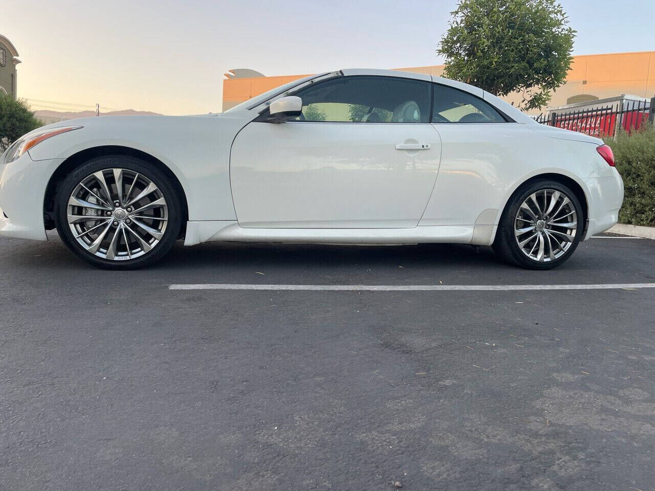 2012 INFINITI G37