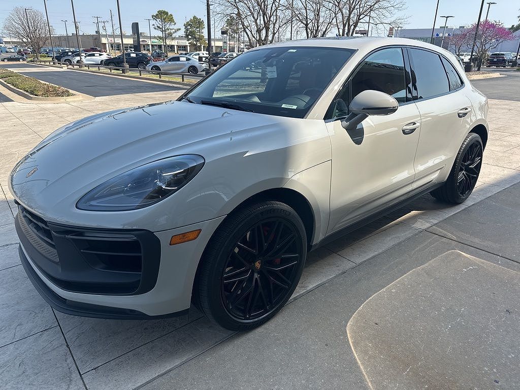 2024 PORSCHE Macan