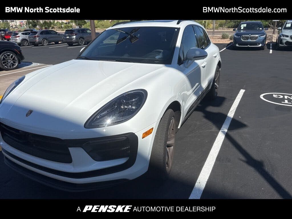 2026 PORSCHE Macan