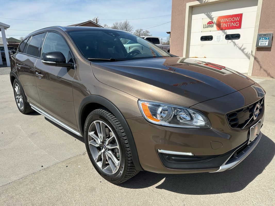 2018 VOLVO V60