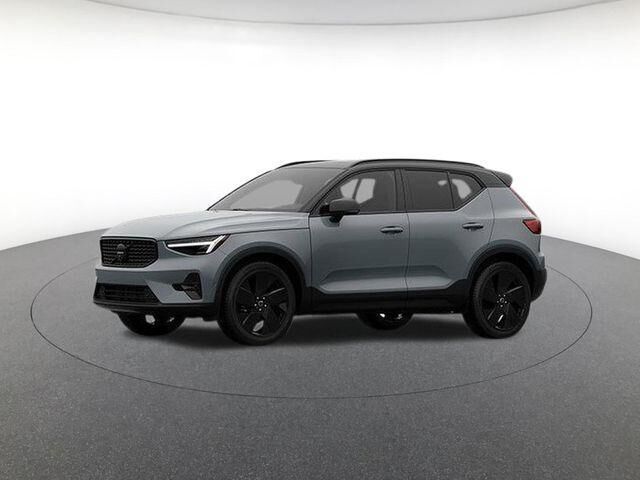 2026 VOLVO XC40