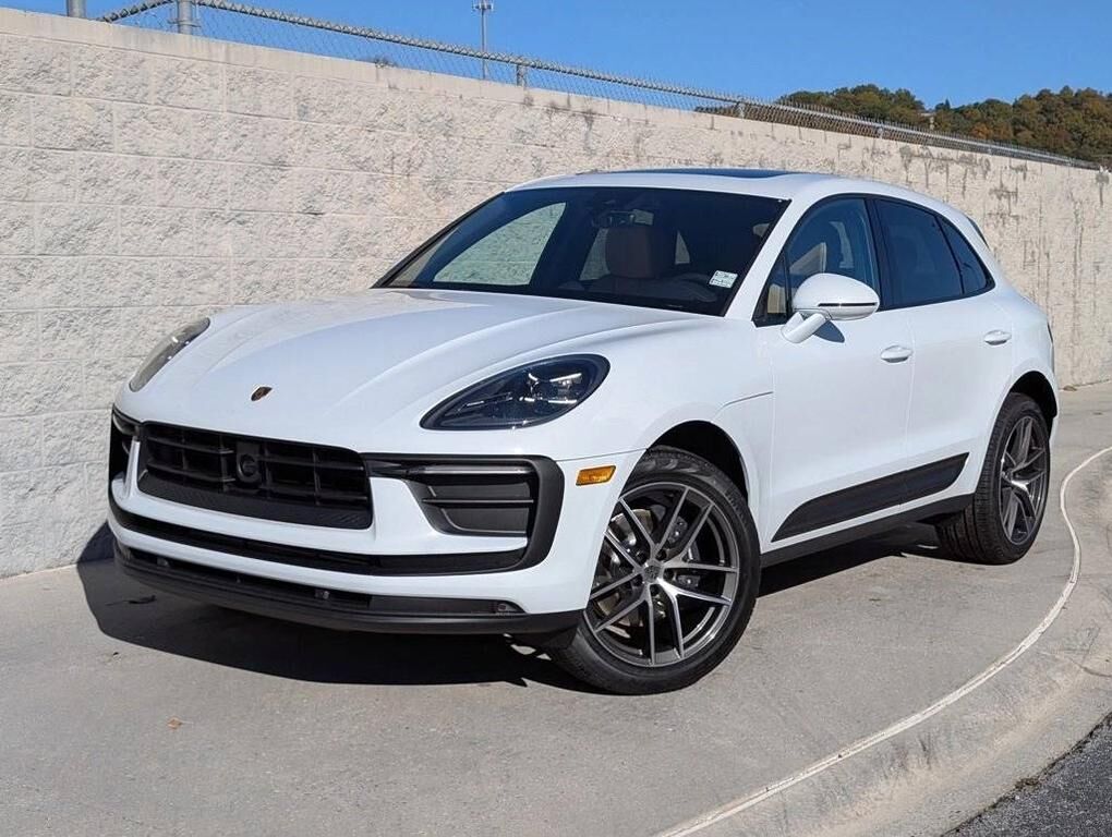 2026 PORSCHE Macan