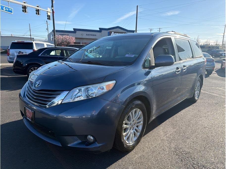 2013 TOYOTA Sienna