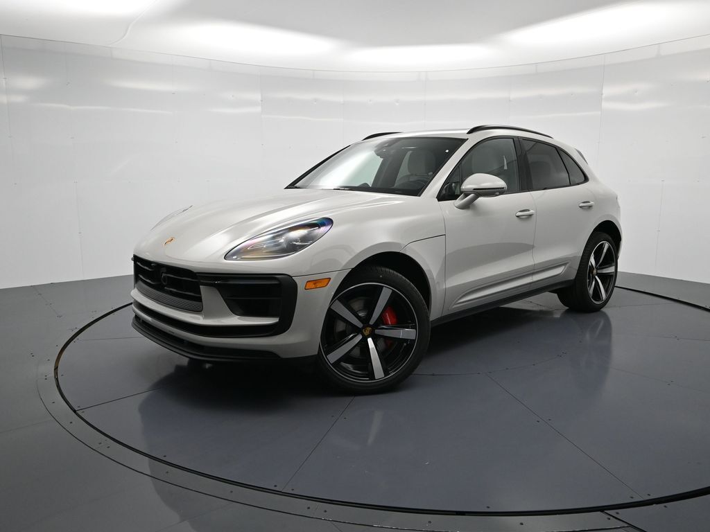 2026 PORSCHE Macan