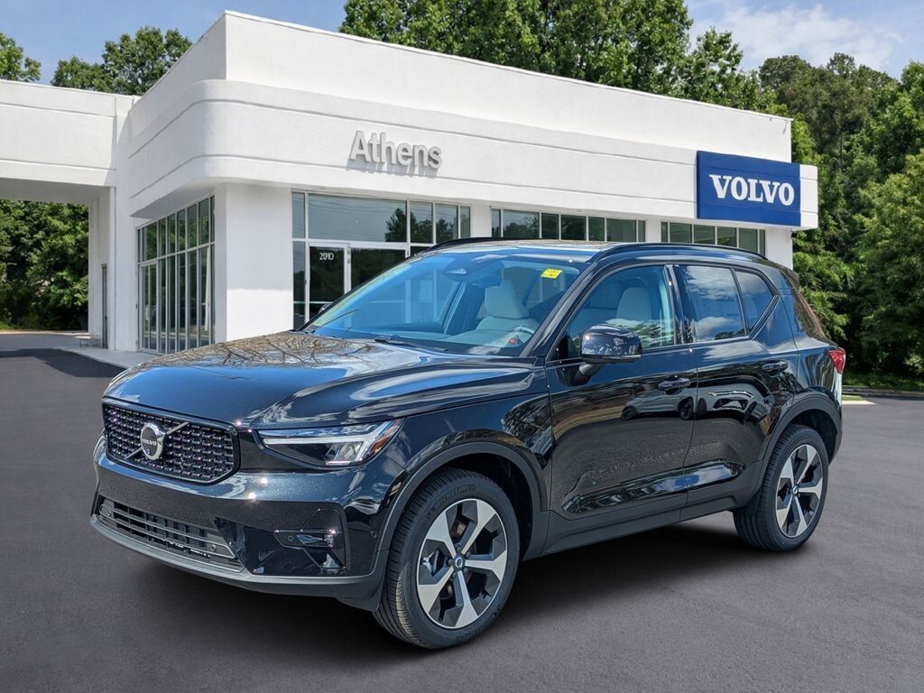 2026 VOLVO XC40