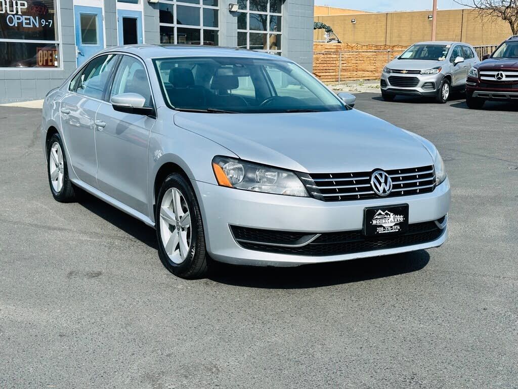 2013 VOLKSWAGEN Passat