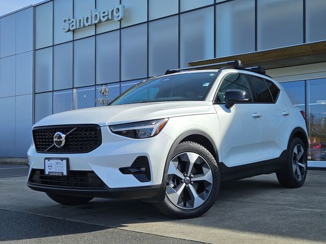 2023 VOLVO XC40