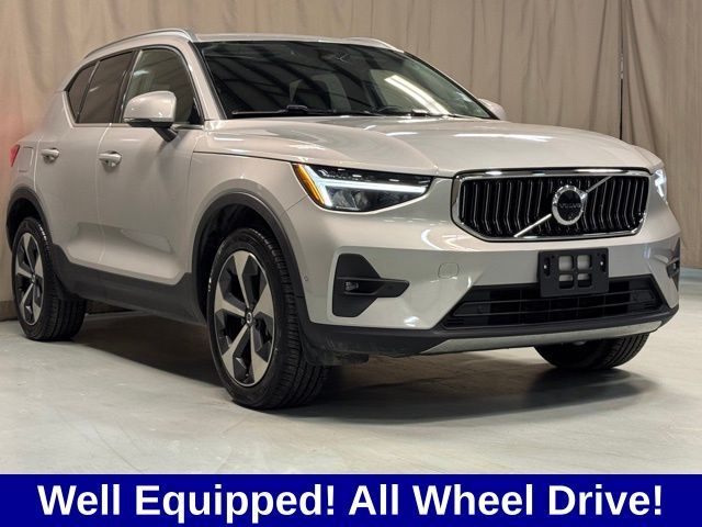 2024 VOLVO XC40