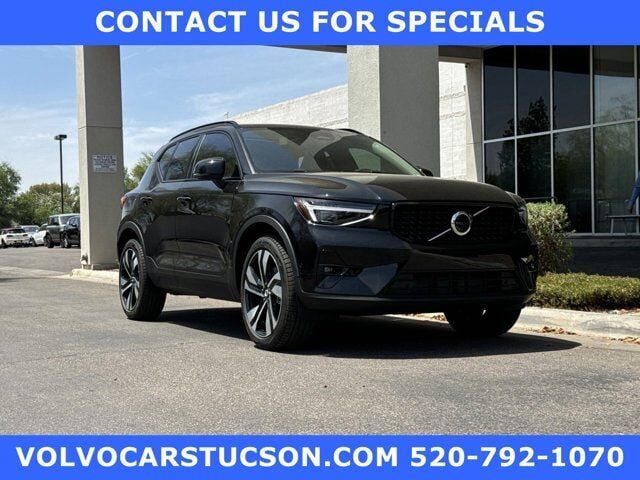 2024 VOLVO XC40
