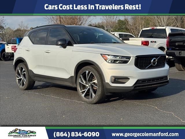 2022 VOLVO XC40