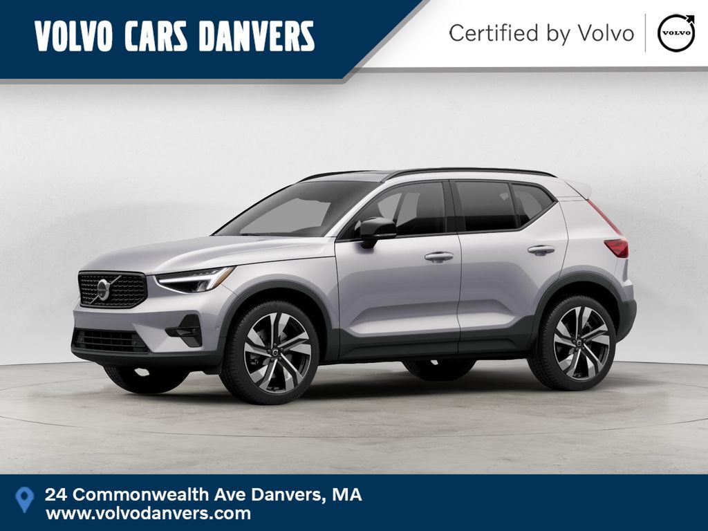 2025 VOLVO XC40
