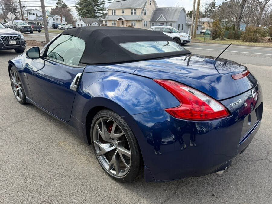 2016 NISSAN 370Z