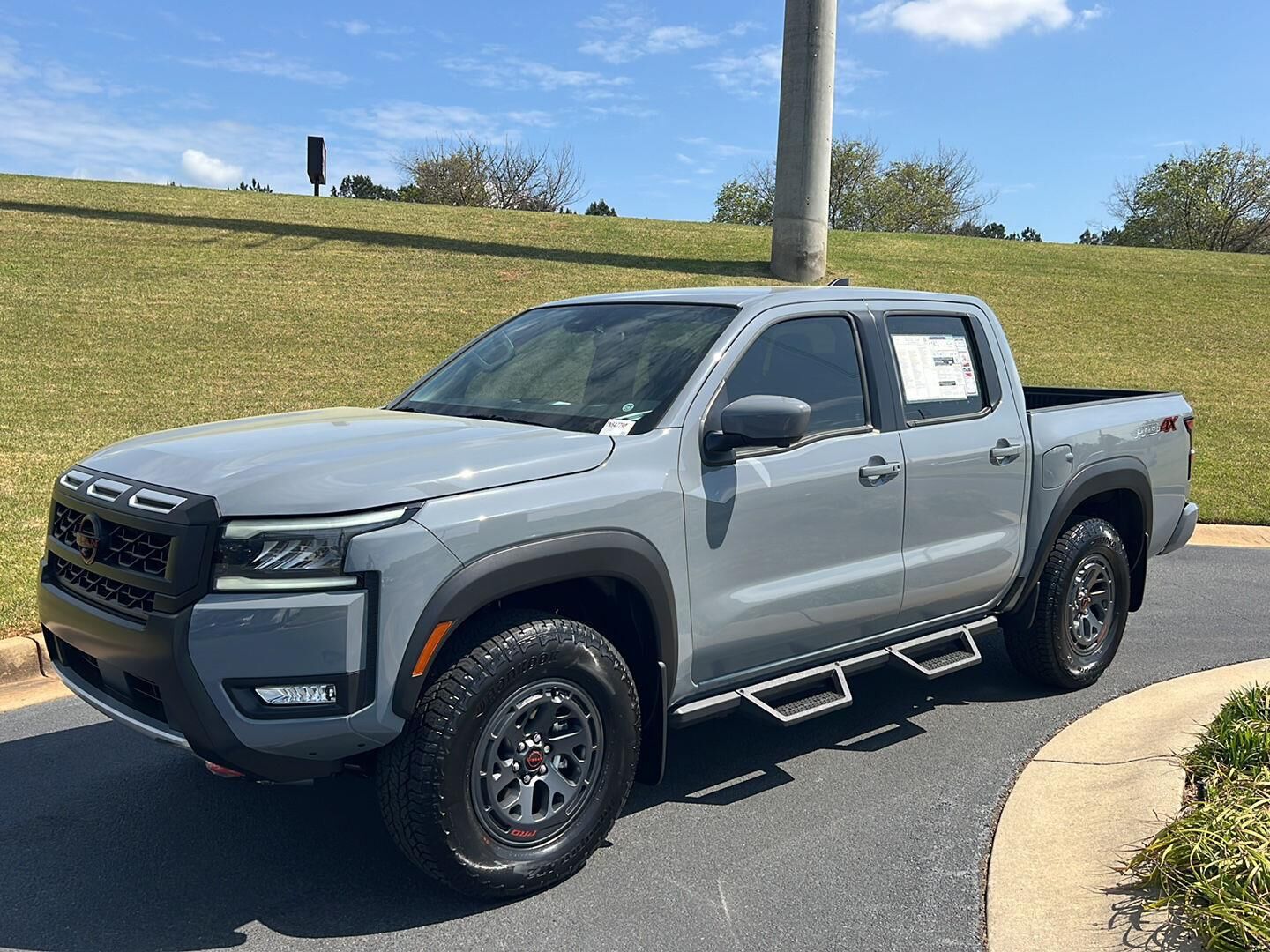2026 NISSAN Frontier