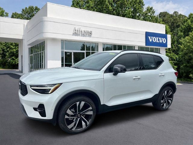 2025 VOLVO XC40