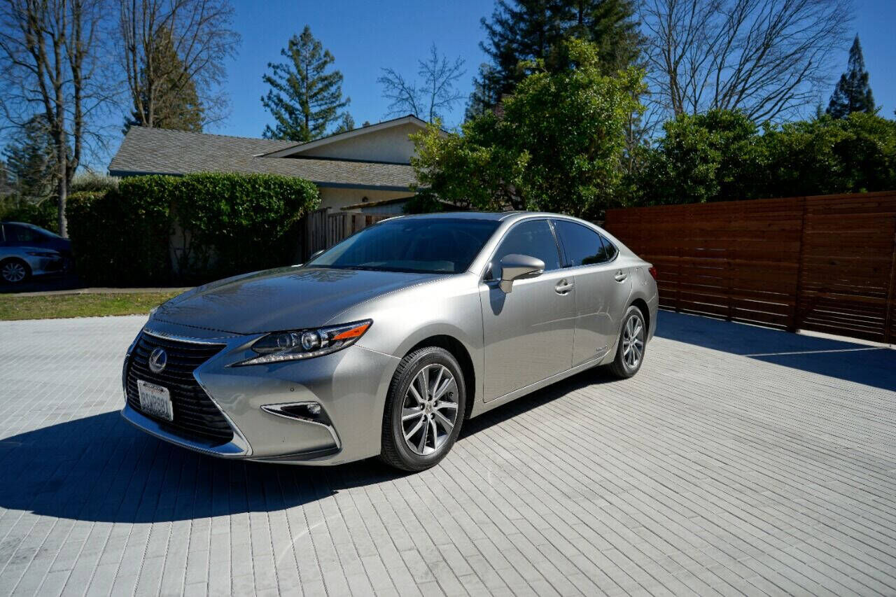 2017 LEXUS ES
