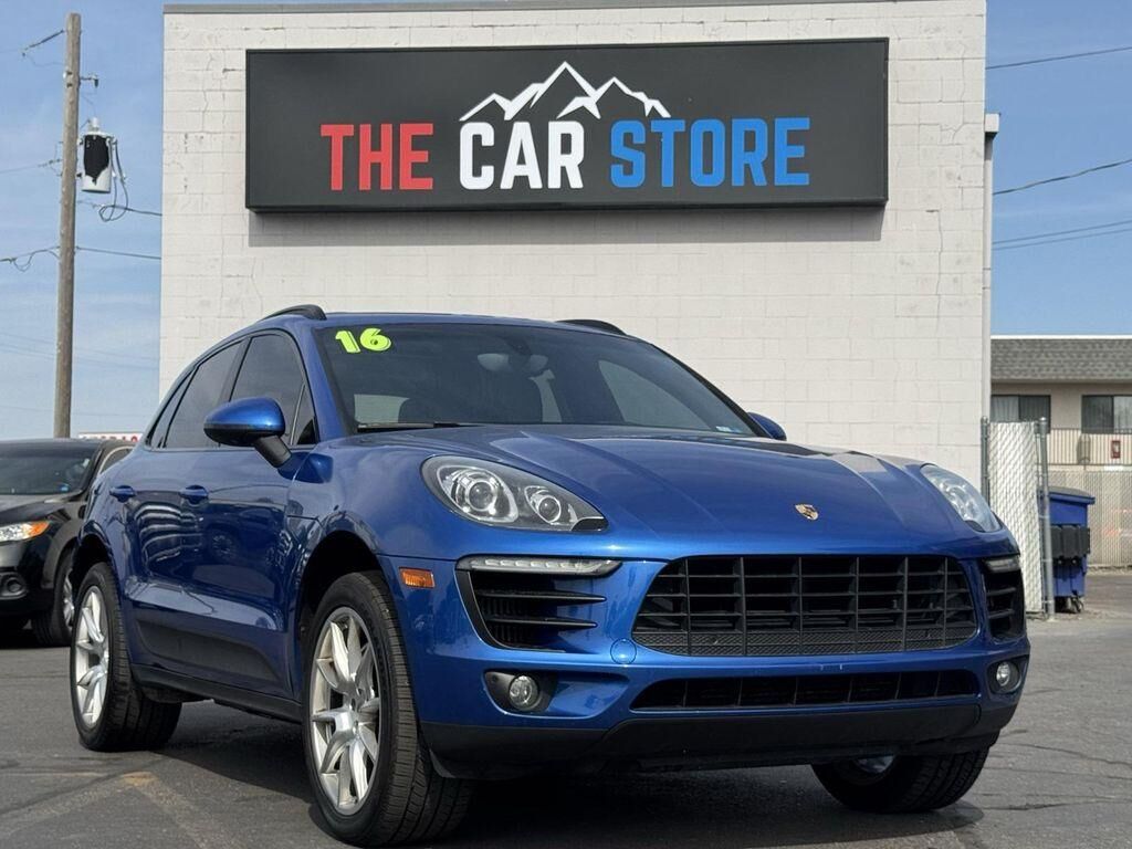 2016 PORSCHE Macan