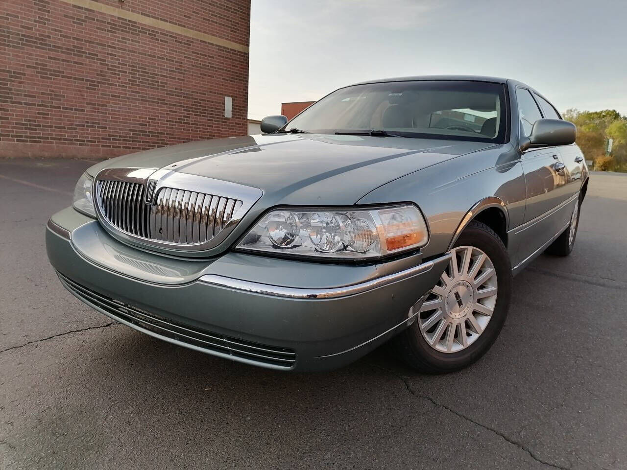 2004 LINCOLN Town Car