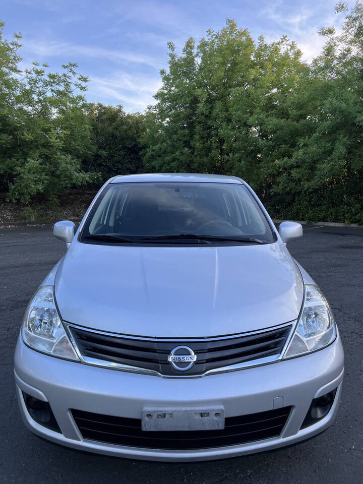 2011 NISSAN Versa