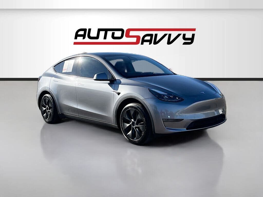 2025 TESLA Model Y