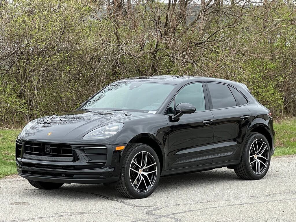 2025 PORSCHE Macan