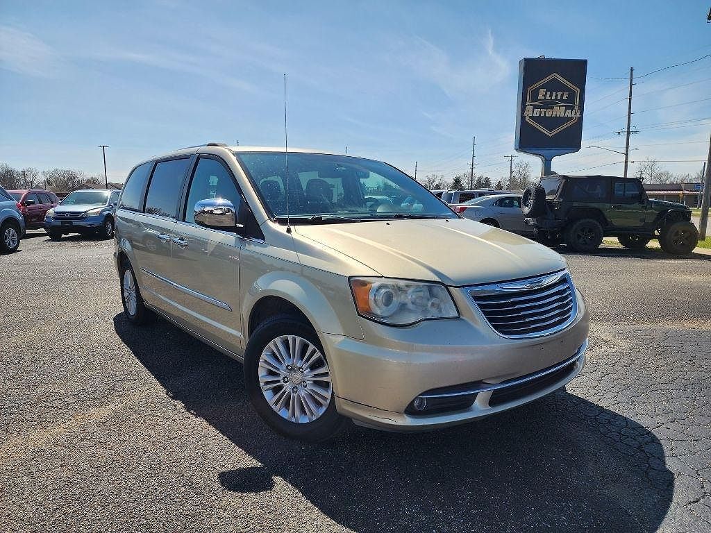 2012 CHRYSLER Town and Country