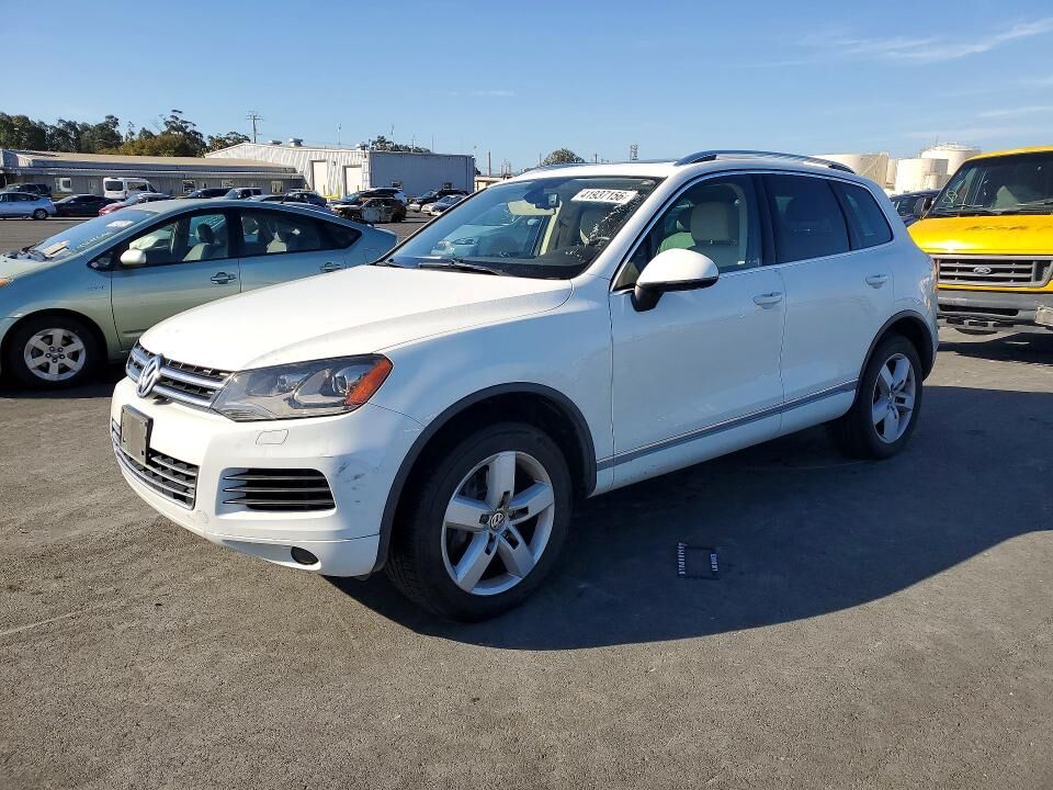 2013 VOLKSWAGEN Touareg