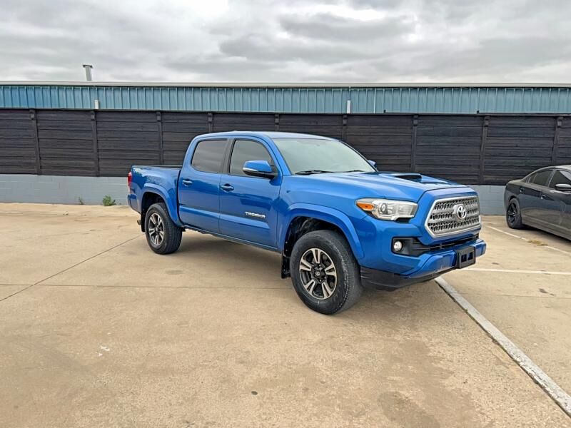 2017 TOYOTA Tacoma