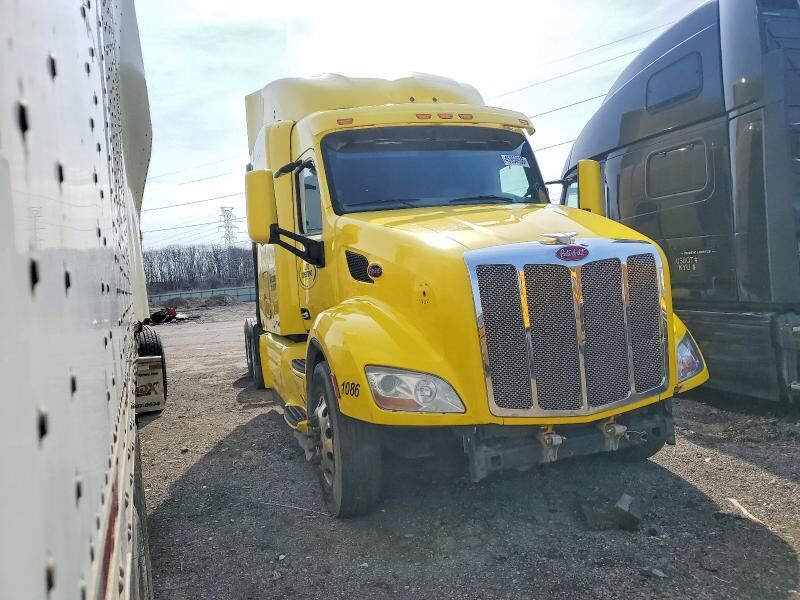 2017 PETERBILT 579