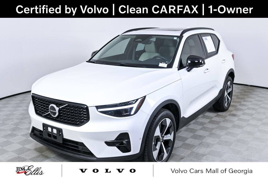 2025 VOLVO XC40
