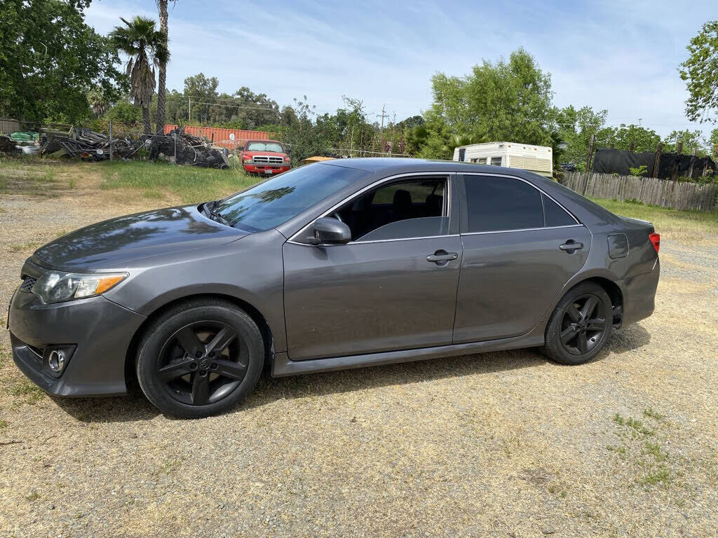 2013 TOYOTA Camry