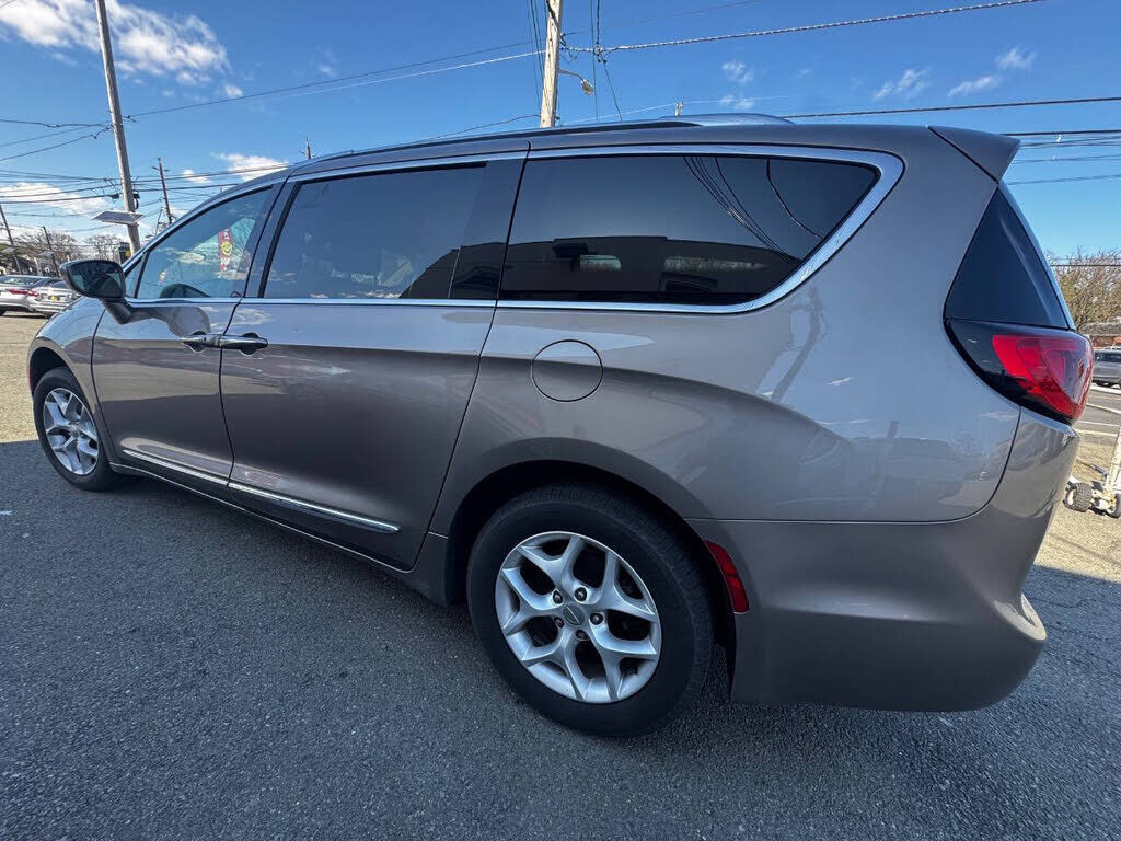 2017 CHRYSLER Pacifica