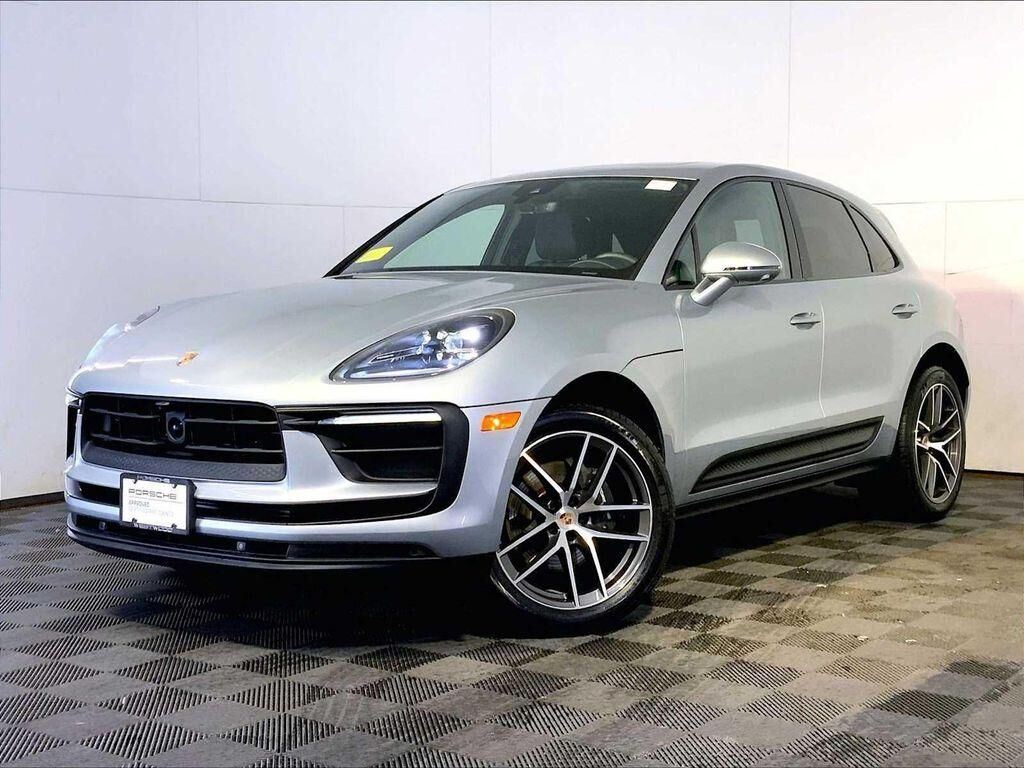 2025 PORSCHE Macan