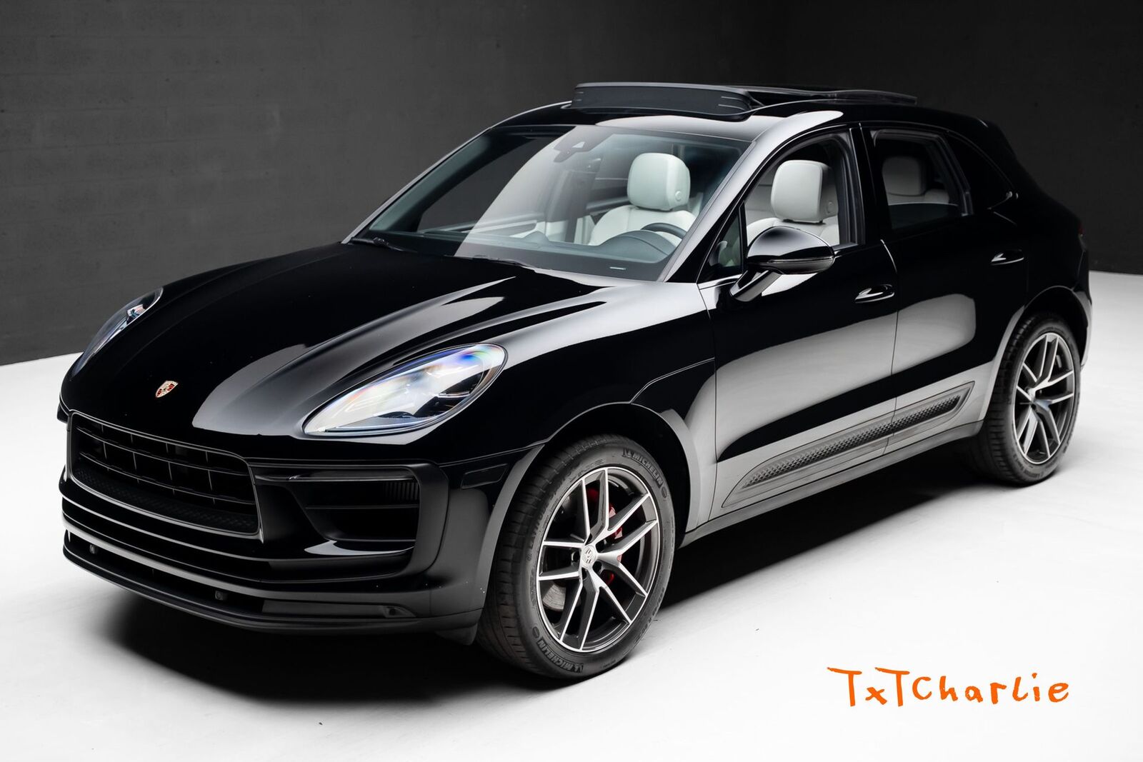 2022 PORSCHE Macan