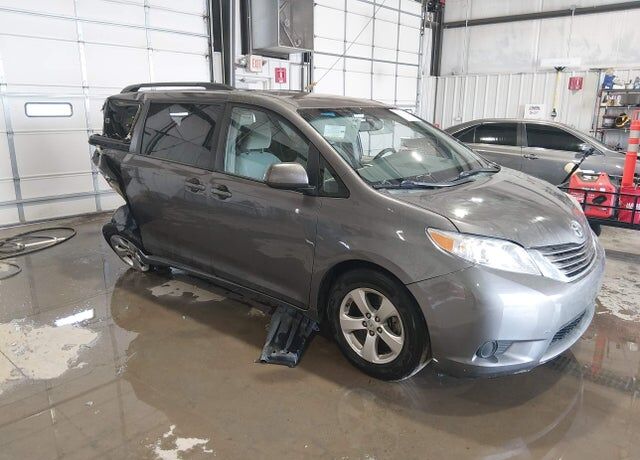 2015 TOYOTA Sienna