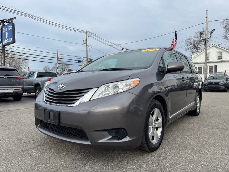 2017 TOYOTA Sienna