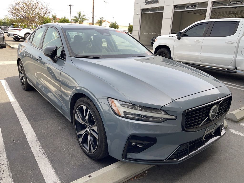 2024 VOLVO S60