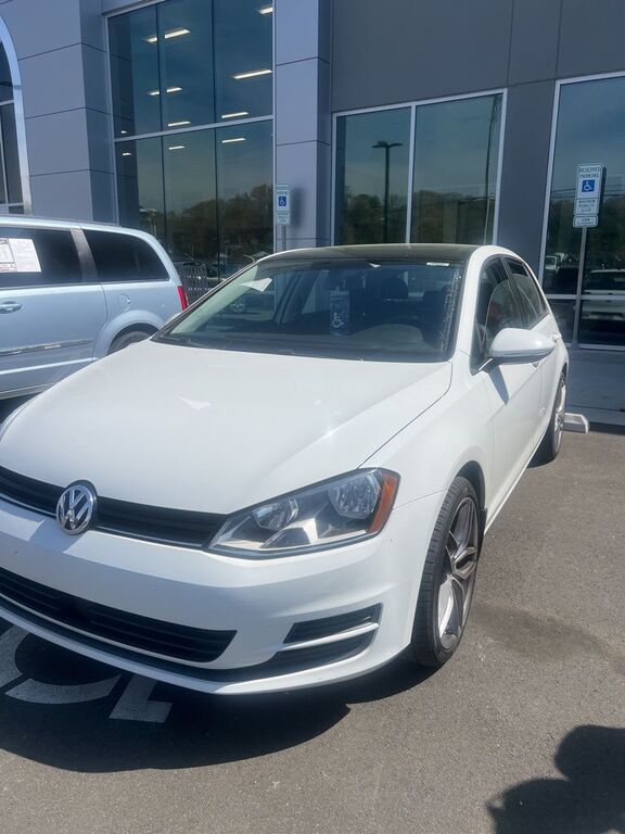 2017 VOLKSWAGEN Golf