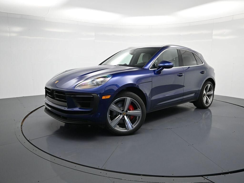 2026 PORSCHE Macan