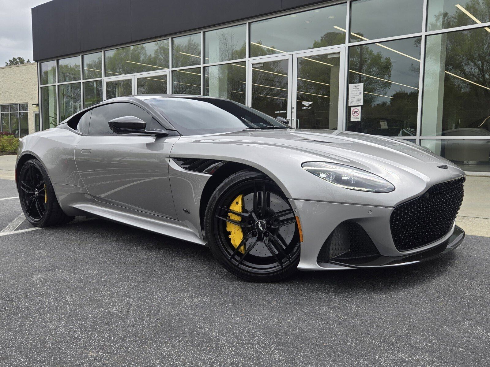 2023 ASTON MARTIN DBS