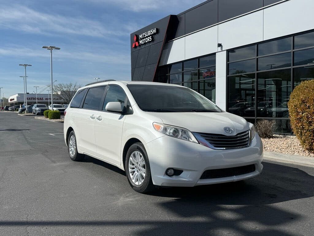 2017 TOYOTA Sienna