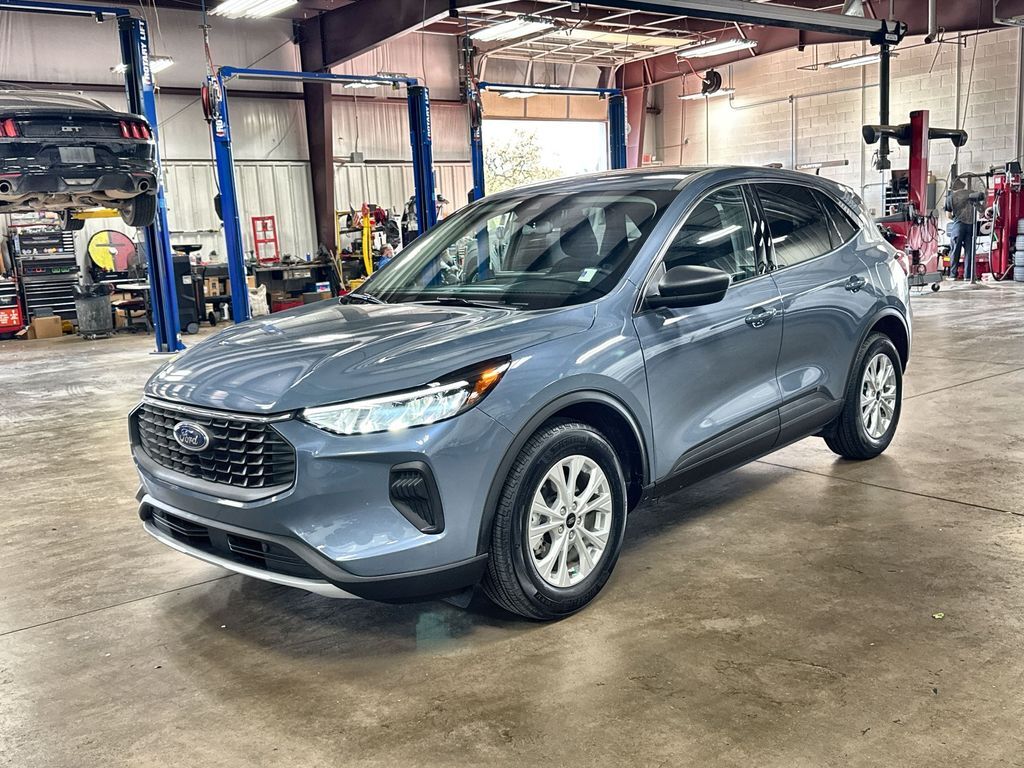 2024 FORD Escape