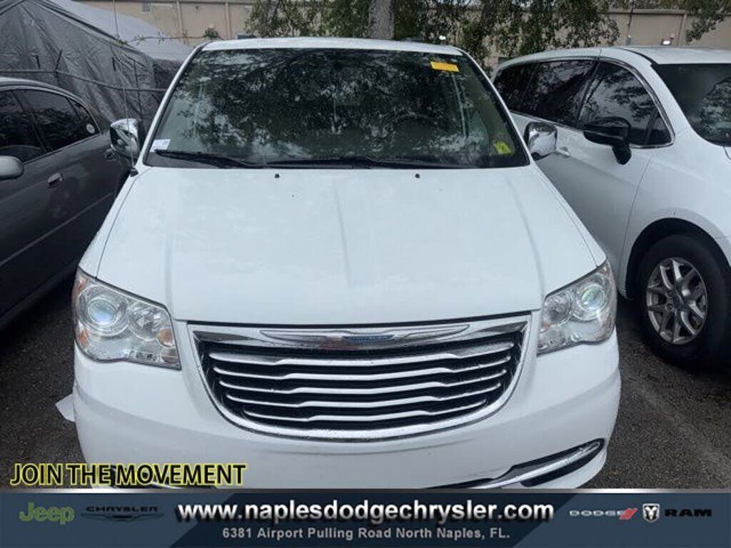 2014 CHRYSLER Town and Country