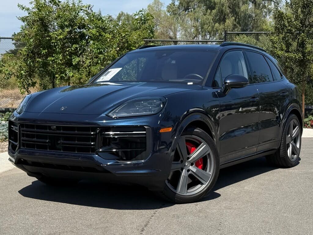 2025 PORSCHE Cayenne