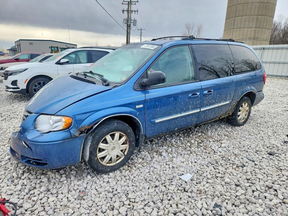 2005 CHRYSLER Town and Country